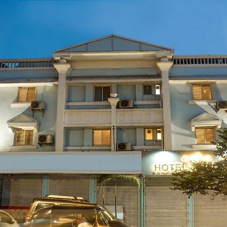 Treebo Trip Meadow Inn 뭄바이 외부 사진